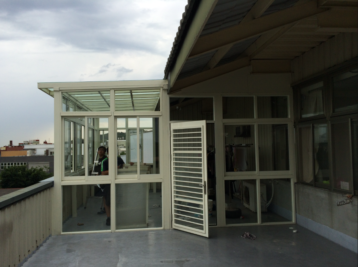 歡迎預約丈量      玻璃採光遮雨棚